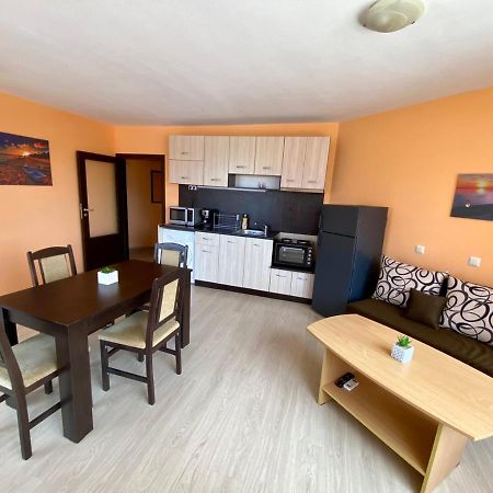 Cozy Apartment In The Center Of Primorsko Luaran gambar